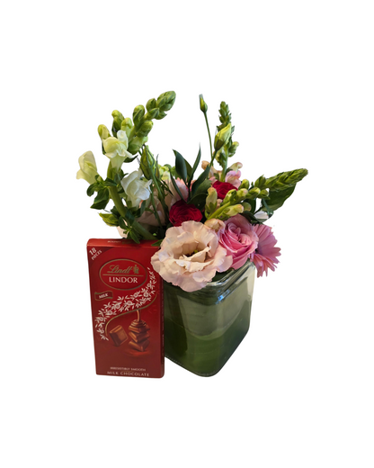 Cupid and Lindt Gift Set (with vase) - Jihaans Flower Emporium