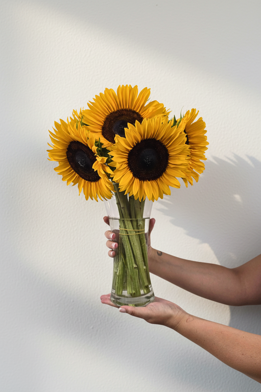 Sunflower Bliss Bouquet with vase - Jihaans Flower Emporium